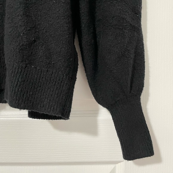 Uniqlo Sweater - Picture 2 of 4